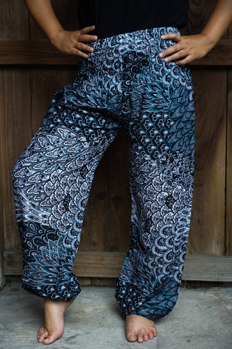 Black and White Peacock Pants - coastland chic | Make Your Day More Comfortable